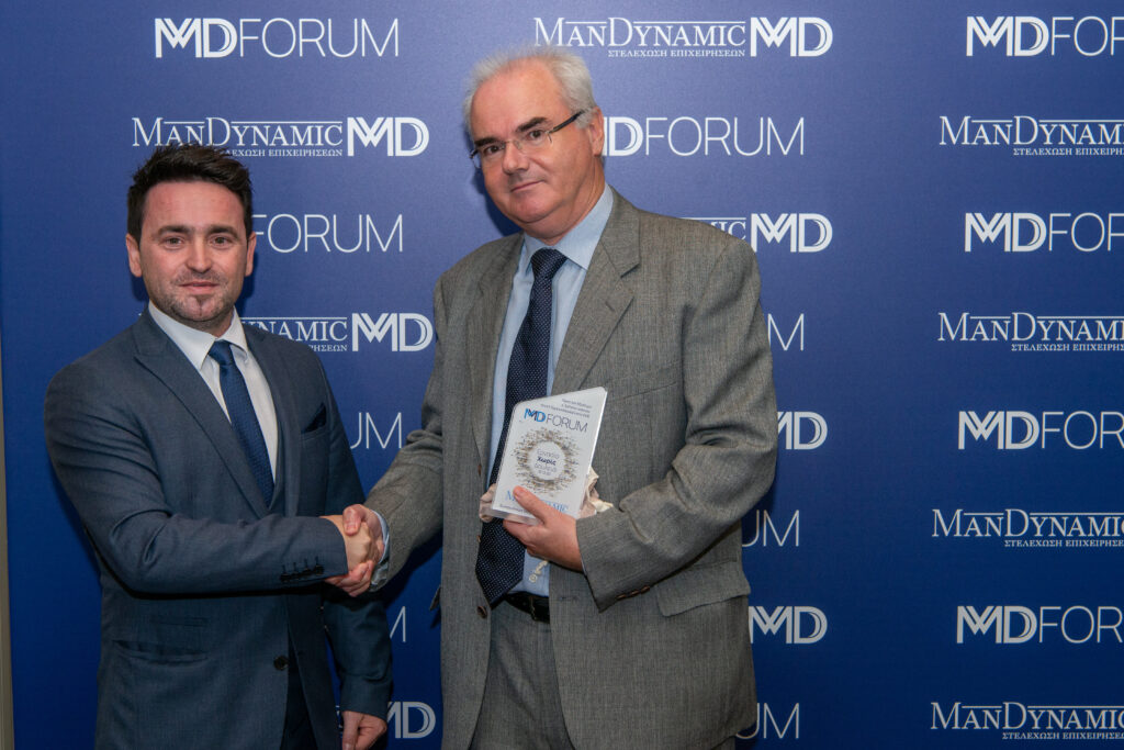 Ο κ. Ιωάννης Μπουζούρης με τον κ. Χρήστο Ιωάννου, Διευθυντή του τομέα απασχόλησης και της αγοράς εργασίας ΣΕΒ, στο MD FORUM 1