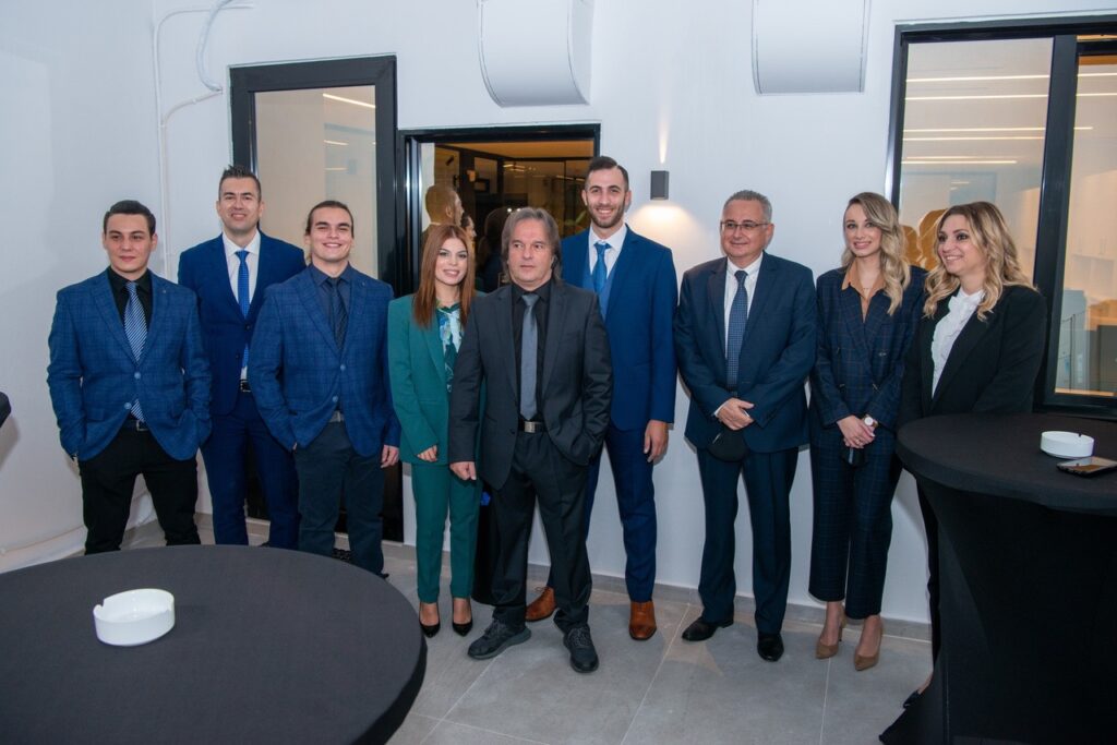 Η ομάδα της MANDYNAMIC στα εγκαίνια των γραφείων της εταιρείας στην Αθήνα το 2021
