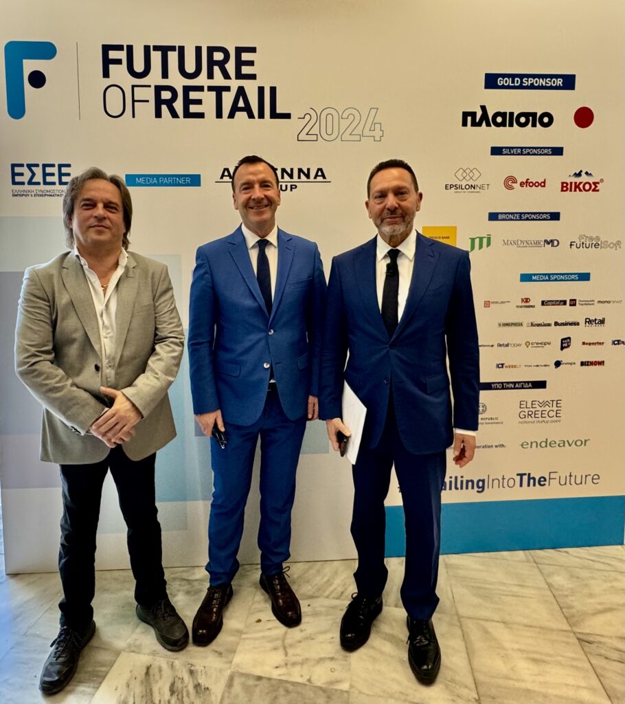 Με τον Διοικητή της Τράπεζας της Ελλάδος, κ. Γιάννη Στουρνάρα, και τον Γενικό Διευθυντή Εργασιακών Σχέσεων, του Υπουργείου Εργασίας, κ. Κωνσταντίνο Αγραπιδά, στο Συνέδριο της ΕΣΕΕ «Future of Retail 2024»